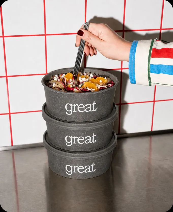 Bols Great empilés, garnis de légumes et de graines